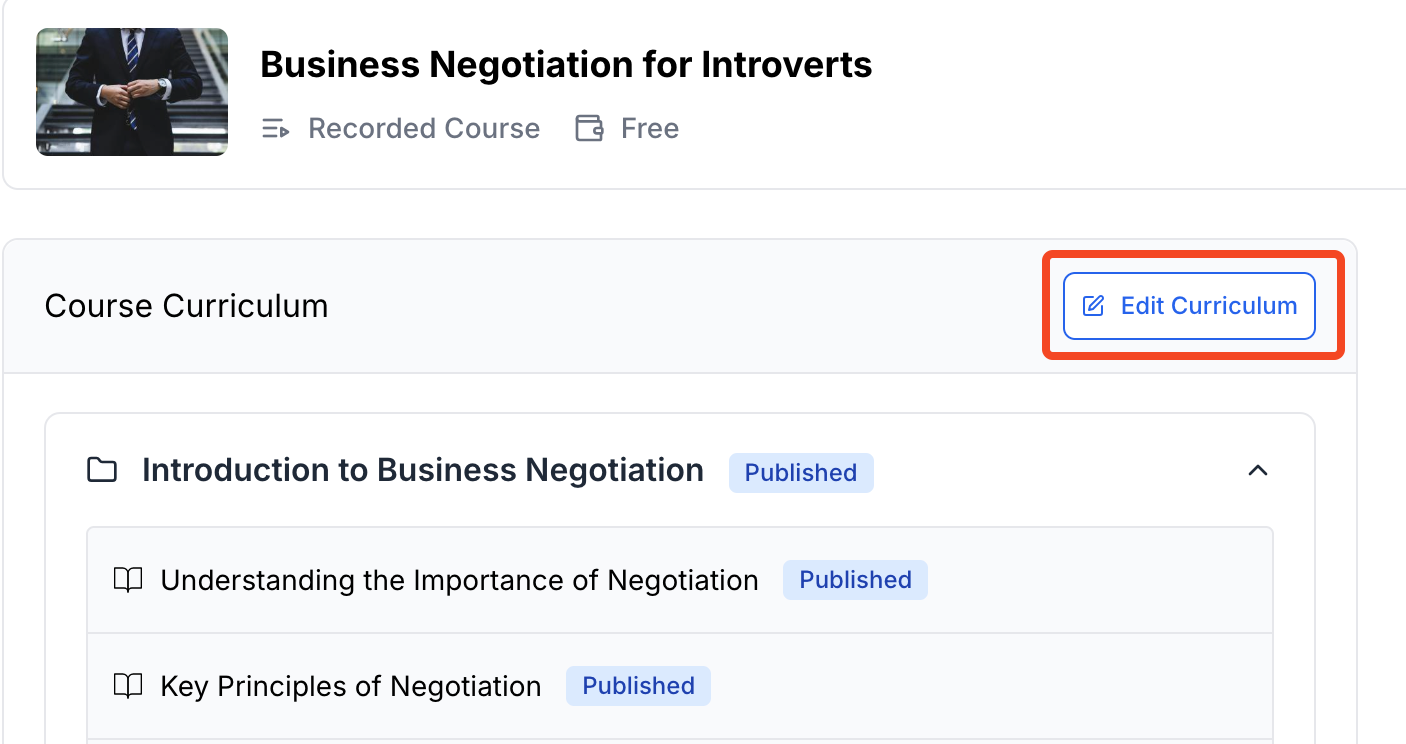 This image is a screenshot of Klasio Course Editing Window with the 'Edit Curriculum' button in highlight.